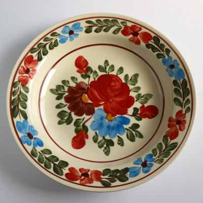 ハンガリー　手描きの飾り絵皿　3色のお花　RE×PR×BLを開く