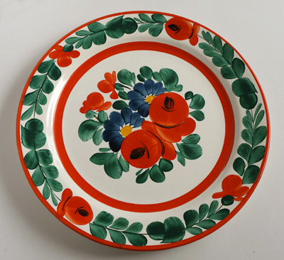 ハンガリー　手描きの飾り絵皿　赤と青の花を開く