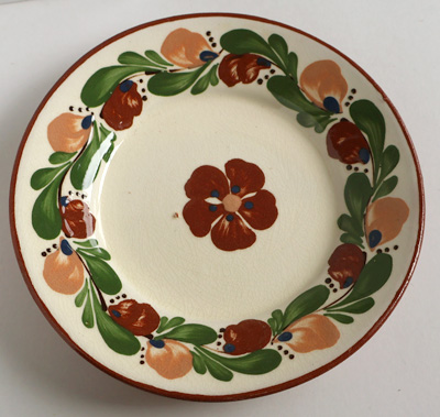 ハンガリー　手描きの飾り絵皿　茶色いお花を開く